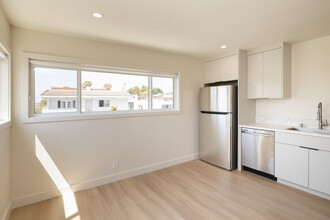 1334 Barry Ave in Los Angeles, CA - Building Photo - Interior Photo