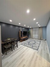 2 Elmwood Park Dr in Staten Island, NY - Building Photo - Building Photo