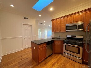 17 Green St in Huntington, NY - Building Photo - Building Photo