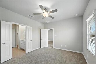 500 Ezra Ln in McKinney, TX - Foto de edificio - Building Photo