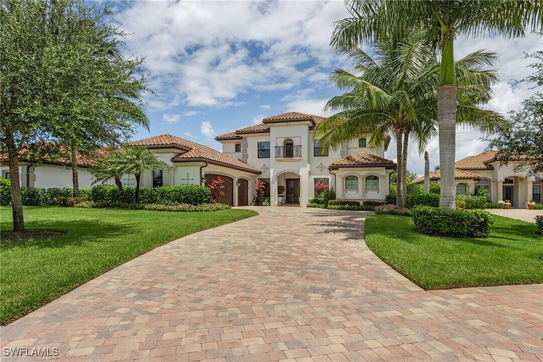 3423 Runaway Ct in Naples, FL - Foto de edificio