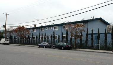 590-594 N King Rd in San Jose, CA - Foto de edificio - Building Photo