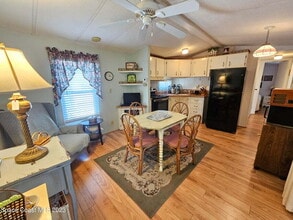 131 Forest Lake Dr in Cocoa, FL - Building Photo - Building Photo