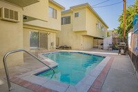 Hermitage Apartments in Valley Village, CA - Foto de edificio - Building Photo