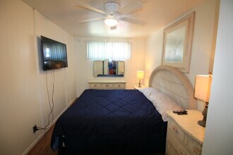 728 Venice Ct in San Diego, CA - Foto de edificio - Building Photo