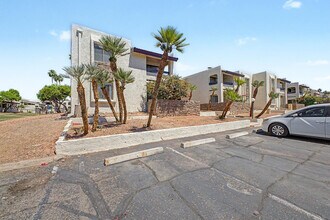 3825 E Camelback Rd in Phoenix, AZ - Building Photo - Building Photo