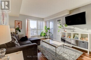 181 Village Green Square in Toronto, ON - Building Photo