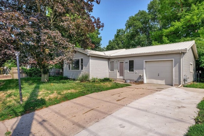 1706 W Kirby Ave in Champaign, IL - Building Photo - Building Photo