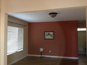 2163 Beatty Way in Roseville, CA - Foto de edificio - Building Photo