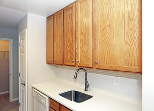 Saddle Brook Apartments in Saddle Brook, NJ - Building Photo - Interior Photo