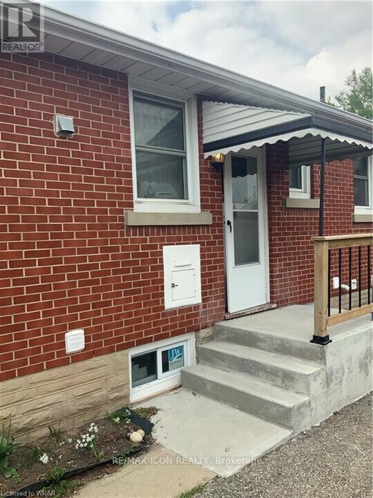 780 Rockway Dr in Kitchener, ON - Building Photo