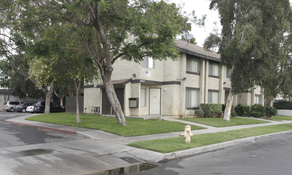 Simpson Villas in North Hollywood, CA - Foto de edificio