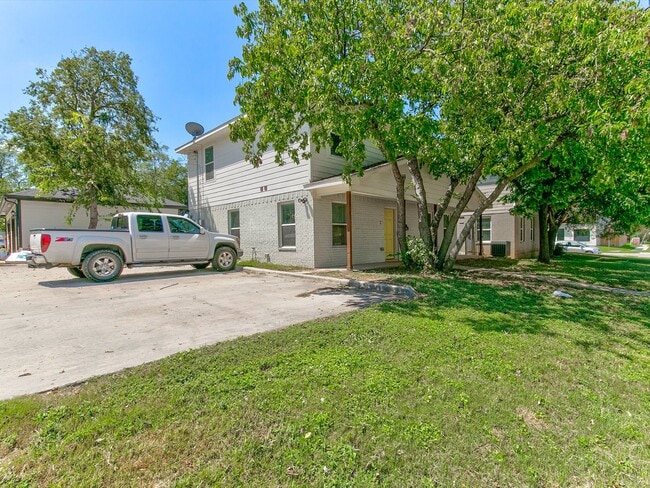 2313 W Devitt St in Fort Worth, TX - Building Photo - Building Photo