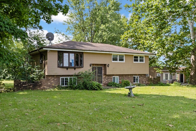 18215 W Schweitzer Rd in Elwood, IL - Building Photo - Building Photo