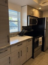 330 NE 26th Ave in Boynton Beach, FL - Building Photo - Building Photo