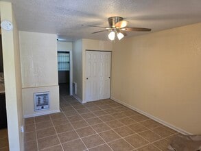 7217 Bailey Ct in Jacksonville, FL - Foto de edificio - Building Photo