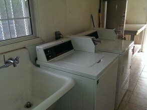 4451 Atlantic Ave-Unit -02 in Long Beach, CA - Building Photo - Building Photo