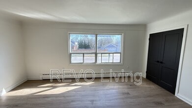 6921 Barker St in Niagara Falls, ON - Foto de edificio - Building Photo