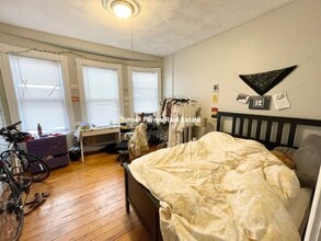 394 Centre St, Unit 2 in Boston, MA - Building Photo - Building Photo