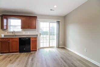 1016 Anna Gannon Dr in La Vergne, TN - Foto de edificio - Building Photo