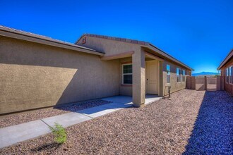 6875 E Paseo De Villalobos in Tucson, AZ - Building Photo - Building Photo