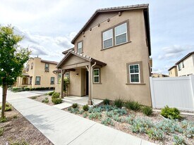 40617 Birchfield Dr in Temecula, CA - Building Photo