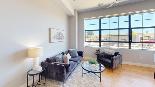 The Lofts at 93 North in Concord, NH - Foto de edificio - Building Photo