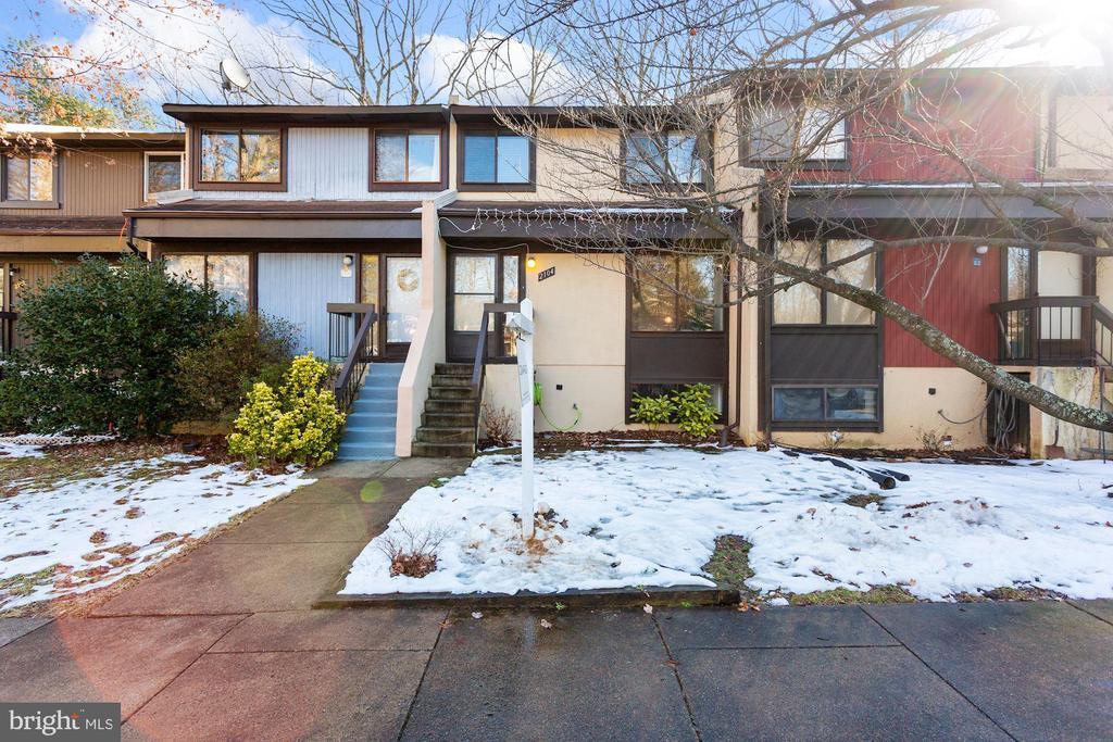 2104 Cartwright Pl in Reston, VA - Building Photo