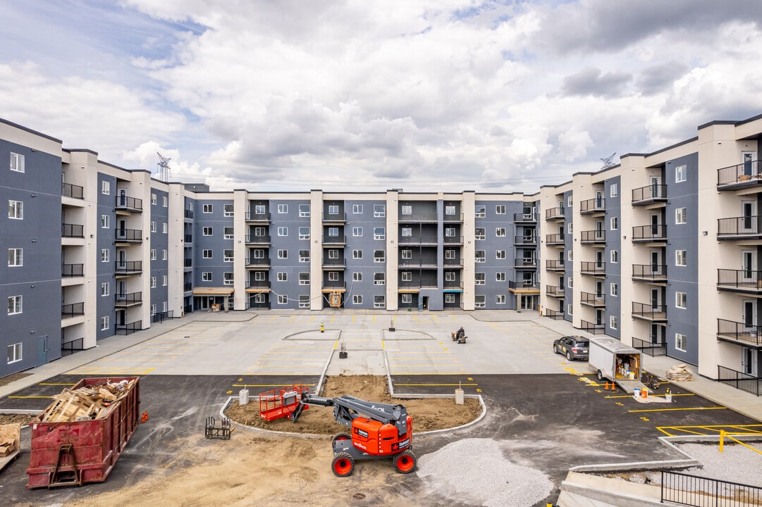 Hills on 36 in Edmonton, AB - Building Photo