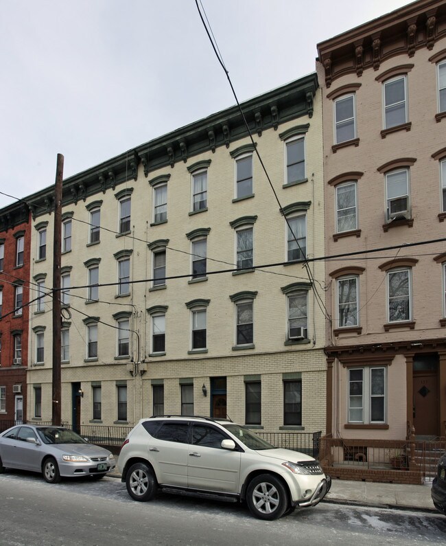 525 Willow Ave in Hoboken, NJ - Building Photo - Building Photo