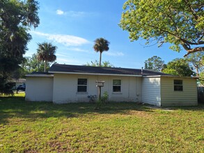 309 Roslyn Ave in New Smyrna Beach, FL - Foto de edificio - Building Photo