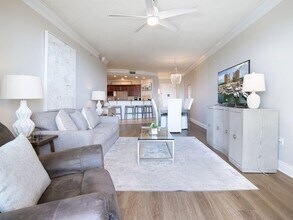 10 Harbor Blvd in Destin, FL - Building Photo - Building Photo