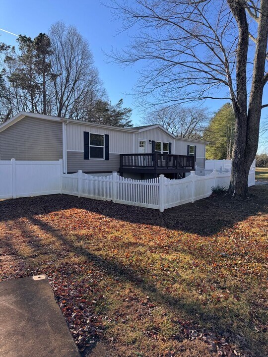 36 Cobblestone Ln in Concord, VA - Building Photo