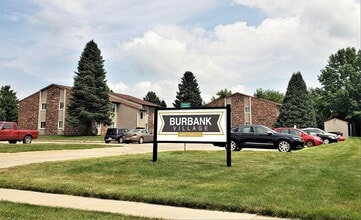 Burbank Village Apartments in Pella, IA - Building Photo - Building Photo