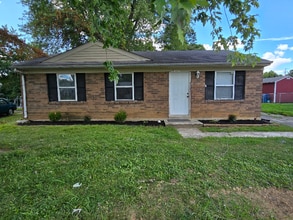 9320 Moonridge Pl in Louisville, KY - Building Photo - Building Photo