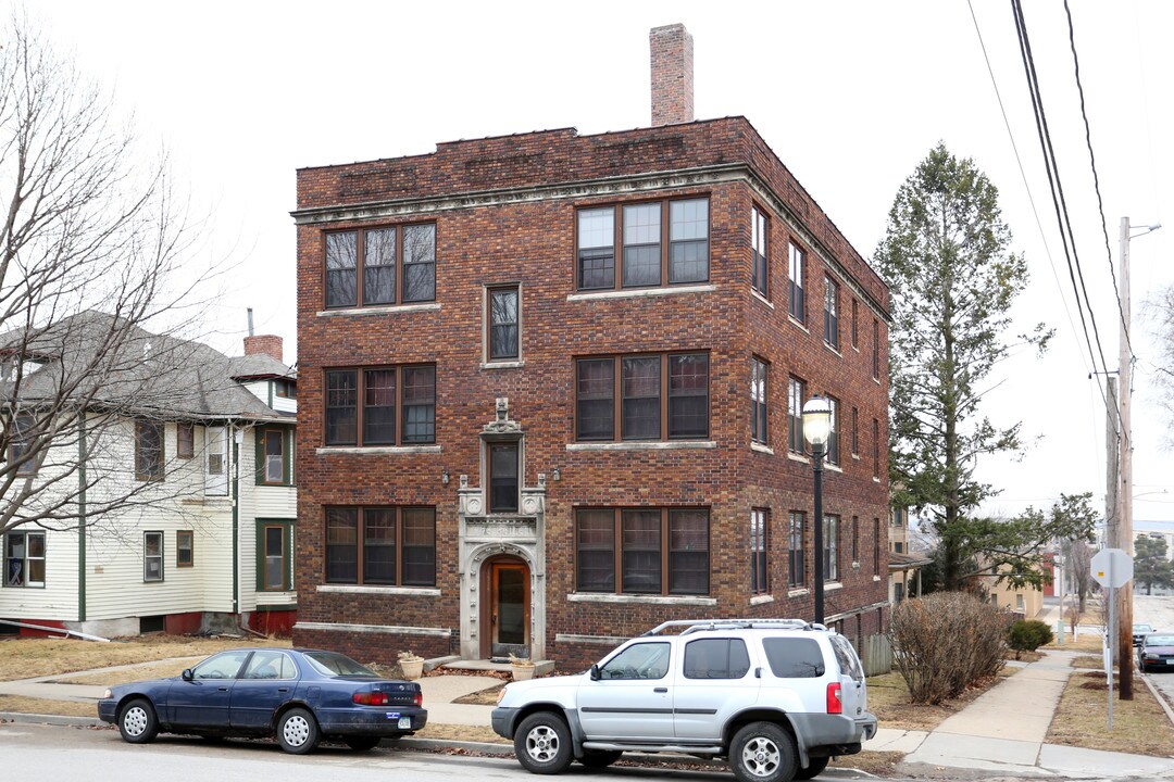 1530 Woodland Ave in Des Moines, IA - Foto de edificio