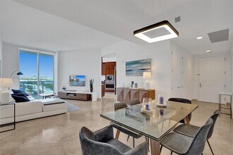 16001 Collins Ave, Unit 805 in Sunny Isles Beach, FL - Foto de edificio - Building Photo