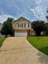 1143 Memory Ln in Lawrenceville, GA - Building Photo