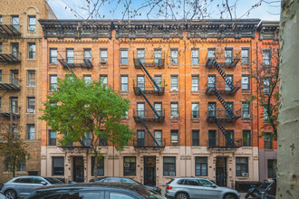 319-323 E 88th St in New York, NY - Building Photo - Building Photo