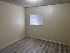 1210 W 104th St, Unit 1210 2 in Los Angeles, CA - Building Photo - Building Photo
