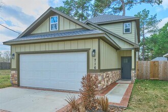 716 Old Magnolia Rd in Conroe, TX - Building Photo - Building Photo