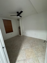 1521 E 7th Ct in Hialeah, FL - Foto de edificio - Building Photo