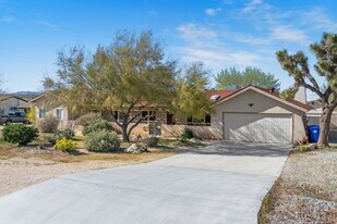 58328 Bonanza Dr, Unit Main House in Yucca Valley, CA - Building Photo
