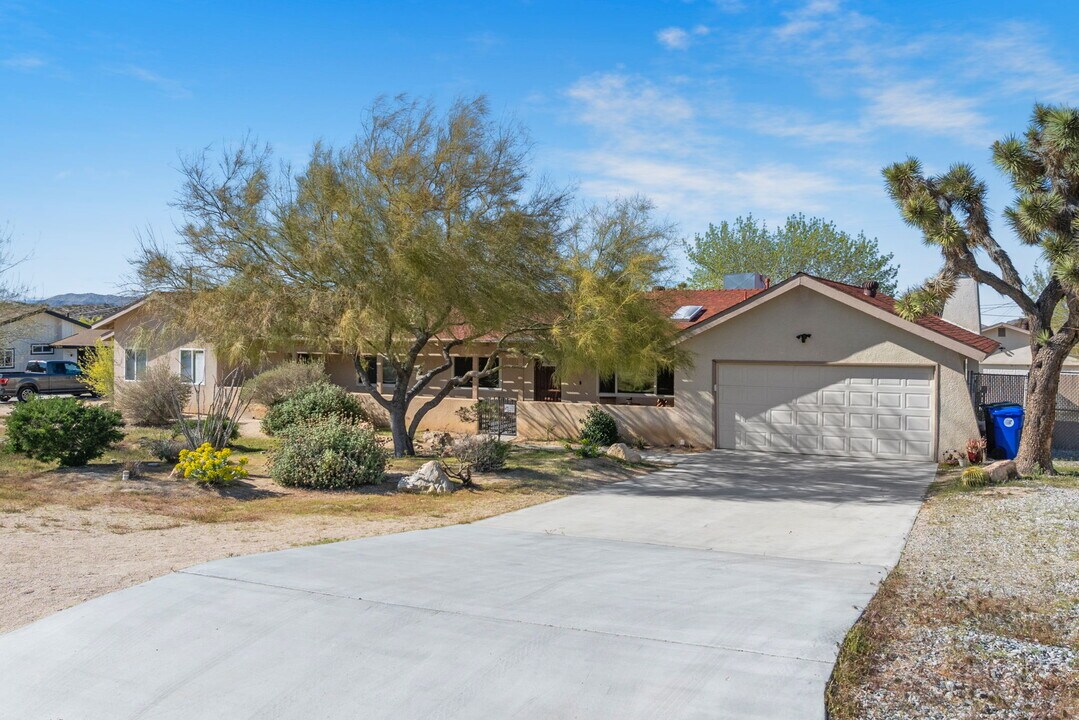 58328 Bonanza Dr in Yucca Valley, CA - Building Photo