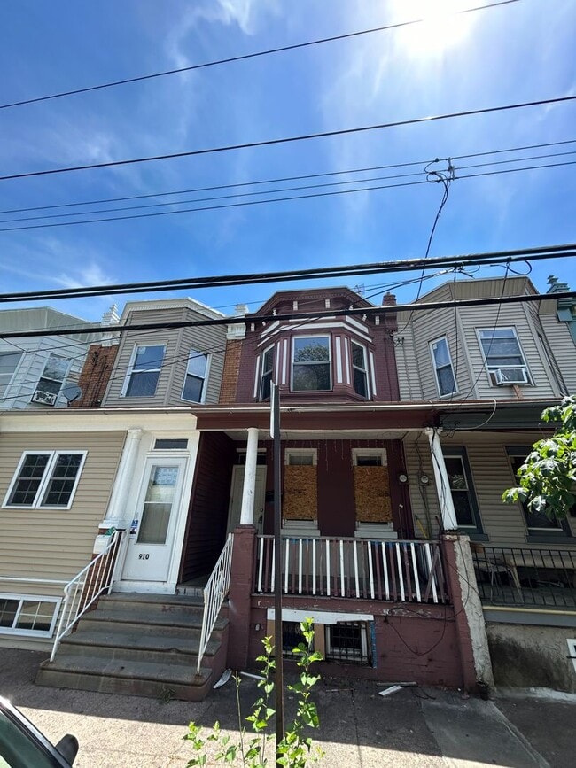 property at 908 N 3rd St