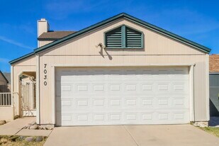 7030 S 42nd St in Phoenix, AZ - Building Photo