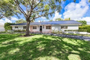 13050 SW 71st Ave in Miami, FL - Building Photo