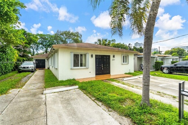 2817 SW 39th Ave in Miami, FL - Building Photo - Building Photo