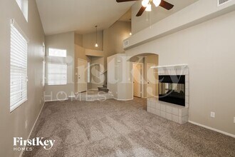 3621 Twinbreeze Way in Las Vegas, NV - Foto de edificio - Building Photo