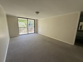 6351 Shelter Creek Ln in San Bruno, CA - Building Photo